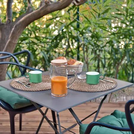 Avec Grande Terrasse Yourhosthelper